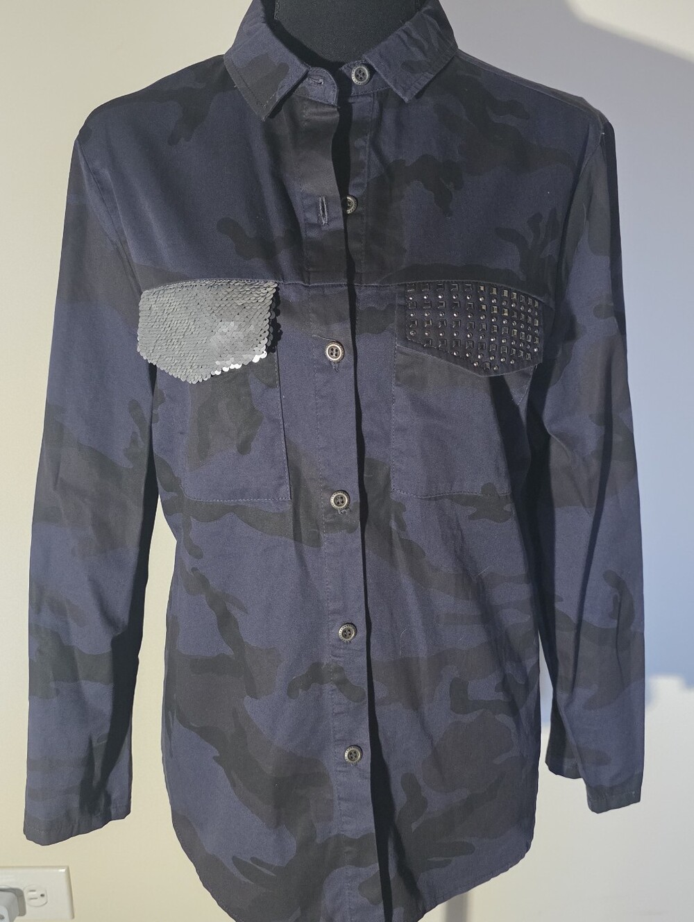 Elan Navy & Black Camo Button-Front Shirt w/Studded & Sequin Pockets (Size S)
